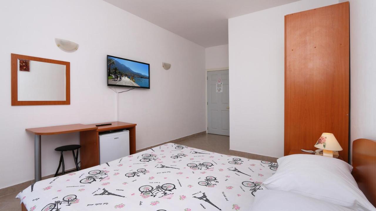 Pansion Komfor Moca Makarska Kültér fotó